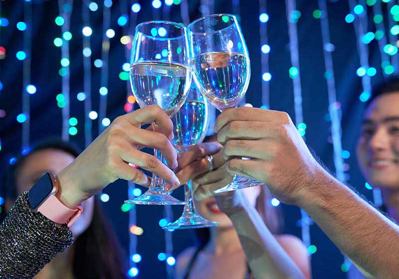 People toasting their glasses of water